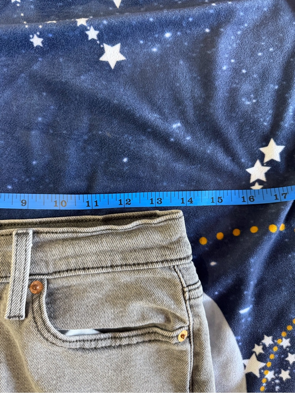 Levi's Wedgie Straight Jeans in Light Gray - Picture 5 of 10